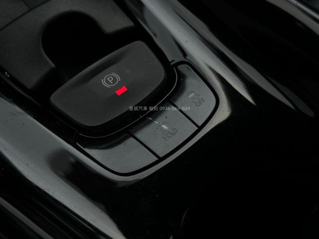 Toyota C-HR  第8張相片