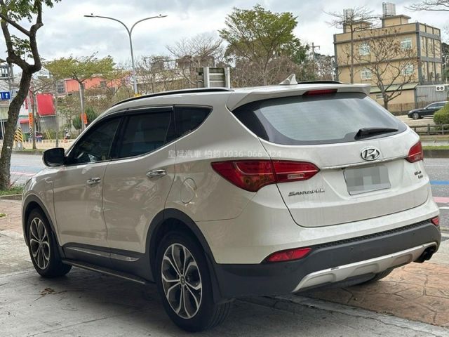 2015年SantaFe 4WD/七人座/免KEY/全景天窗/定速/電尾門  第4張相片