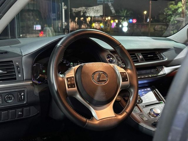 Lexus CT200H  第13張相片