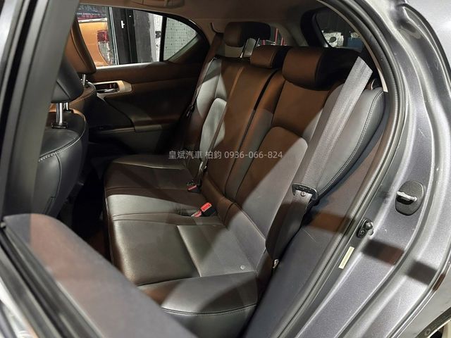 Lexus CT200H  第14張相片