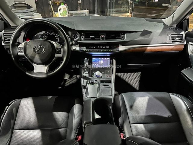Lexus CT200H  第15張相片