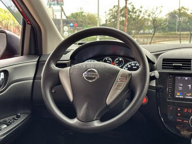 Nissan Tiida  第11張相片