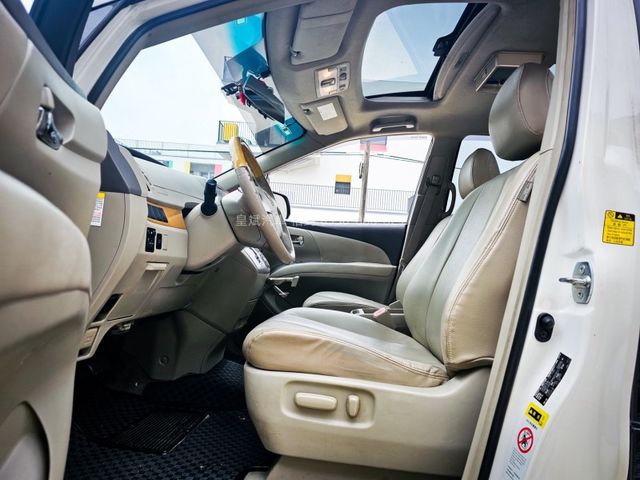 Toyota Previa  第10張相片