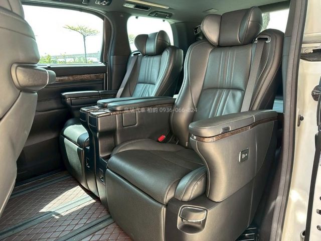 Toyota ALPHARD  第8張相片