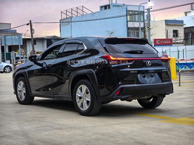 Lexus UX  第3張相片