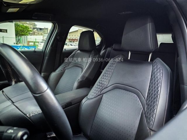 Lexus UX  第6張相片