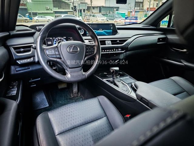 Lexus UX  第8張相片