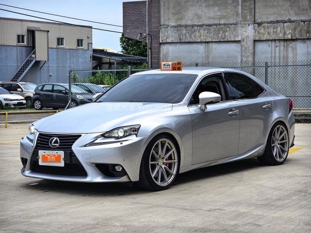 Lexus IS  第1張相片