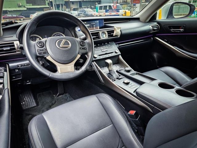 Lexus IS  第9張相片