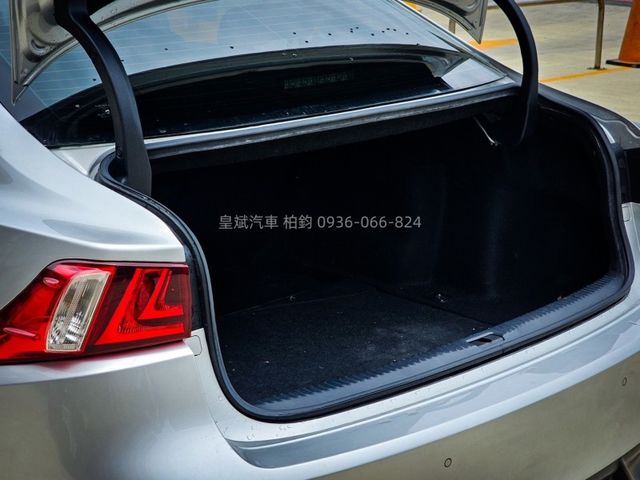 Lexus IS  第14張相片