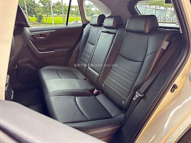Toyota RAV4  第7張相片