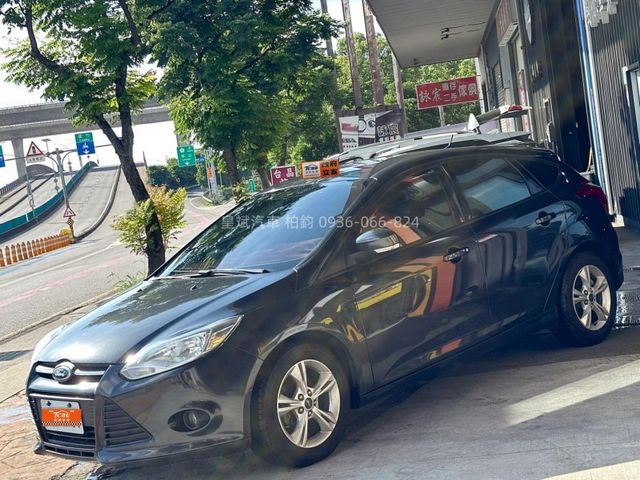 2014年Focus 多功能快控/倒車顯影/導航/電折  第1張相片