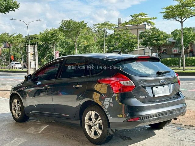 2014年Focus 多功能快控/倒車顯影/導航/電折  第4張相片