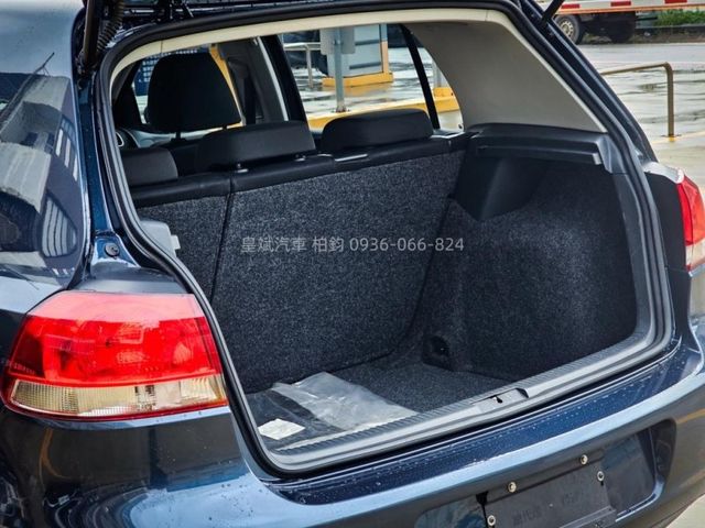 2011年Golf ！稀有跑少只跑四萬！後座分離座椅／改裝輪圈  第11張相片