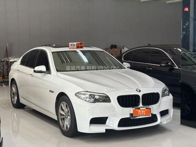 2014年528i 天窗/HID頭燈/M-Sport空力套件/M-Sport方向盤  第1張相片