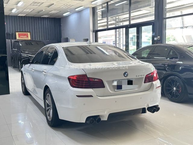 2014年528i 天窗/HID頭燈/M-Sport空力套件/M-Sport方向盤  第4張相片