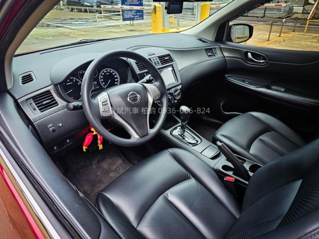 Nissan Tiida  第9張相片
