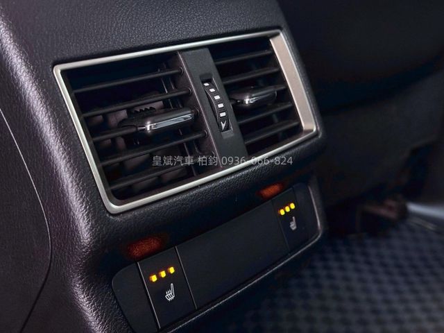 Lexus NX  第7張相片