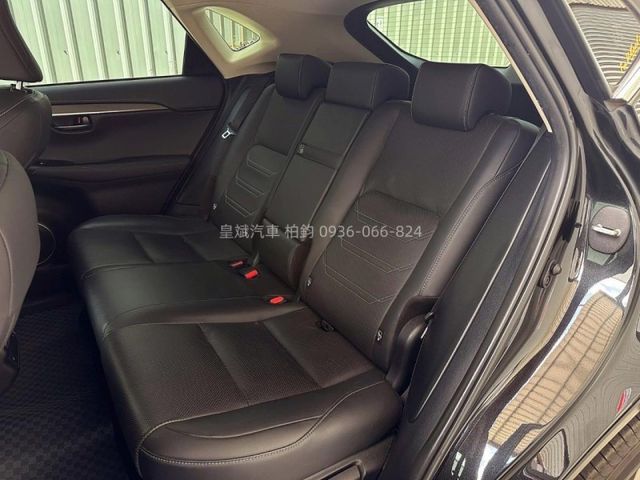 Lexus NX  第8張相片