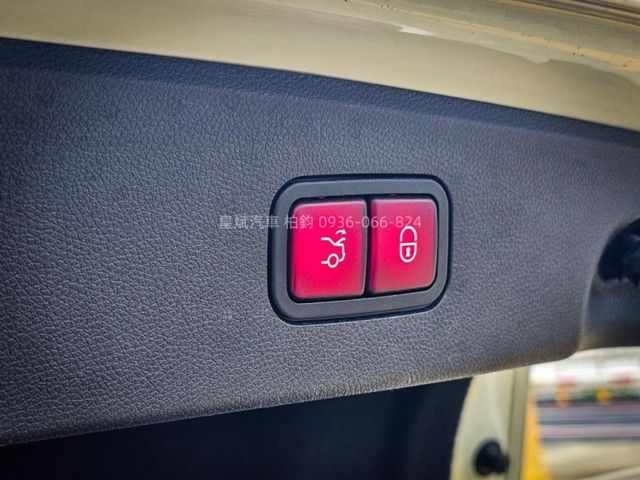 2011年E350 AMG/全景天窗/HK音響/IKEY/摸門/顯影/雷達/HID頭燈/電尾門/電熱椅/電動記憶椅  第2張相片