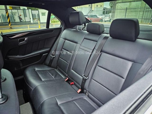 2011年E350 AMG/全景天窗/HK音響/IKEY/摸門/顯影/雷達/HID頭燈/電尾門/電熱椅/電動記憶椅  第12張相片