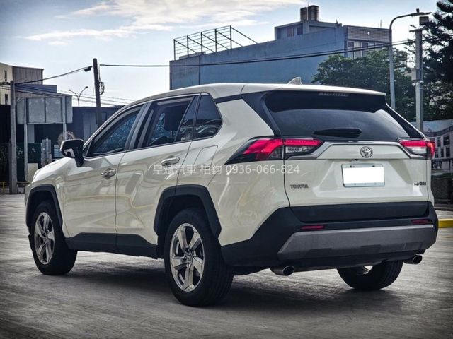 Toyota RAV4  第8張相片