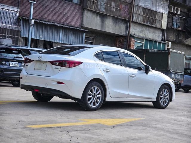 Mazda Mazda3  第7張相片