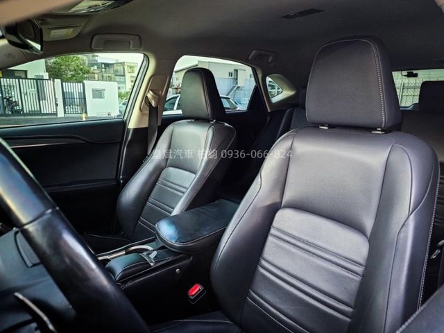 Lexus NX  第9張相片