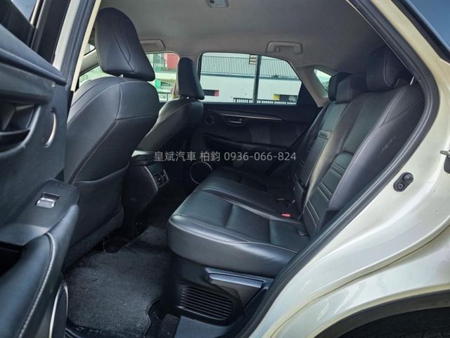 Lexus NX  第14張相片