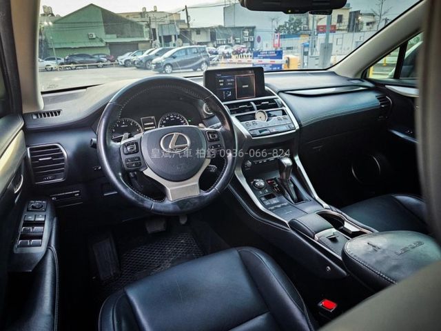 Lexus NX  第15張相片