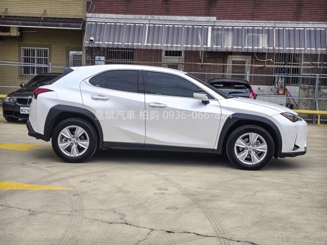 2022年UX250h 油電/ACC跟車/車道維持/360環景/盲點/雷達/IKEY/摸門/電動椅/電尾門/LED燈  第6張相片