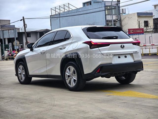 2022年UX250h 油電/ACC跟車/車道維持/360環景/盲點/雷達/IKEY/摸門/電動椅/電尾門/LED燈  第7張相片