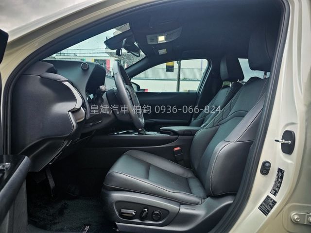 2022年UX250h 油電/ACC跟車/車道維持/360環景/盲點/雷達/IKEY/摸門/電動椅/電尾門/LED燈  第9張相片