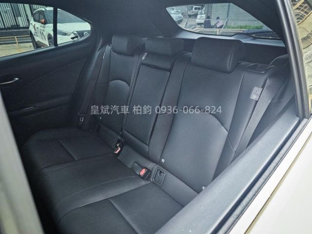 2022年UX250h 油電/ACC跟車/車道維持/360環景/盲點/雷達/IKEY/摸門/電動椅/電尾門/LED燈  第12張相片