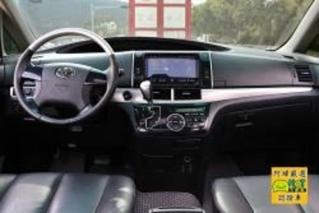 Toyota 豐田 PREVIA  第3張相片