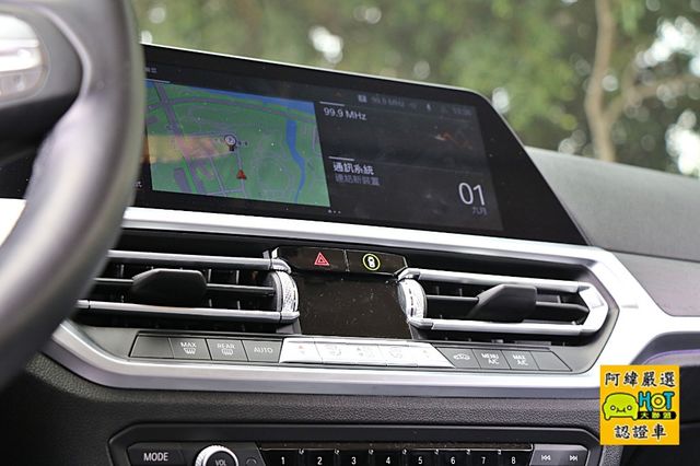 BMW 寶馬 3 SERIES SEDAN  第7張相片