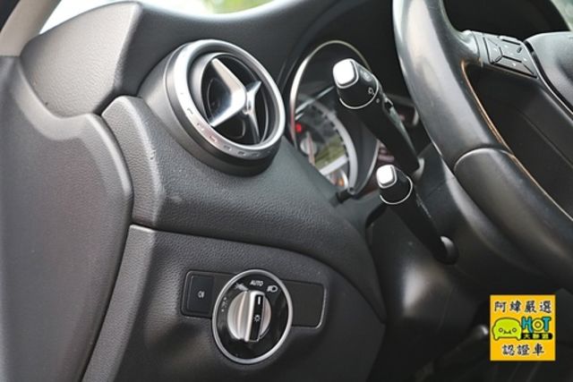 M-Benz 賓士 GLA180  第9張相片