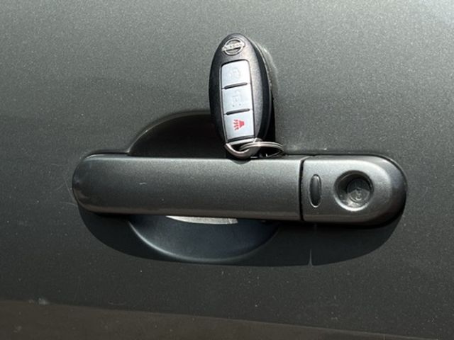 Nissan 日產 TIIDA 5門  第11張相片