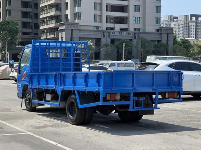 Isuzu ELF  第4張相片