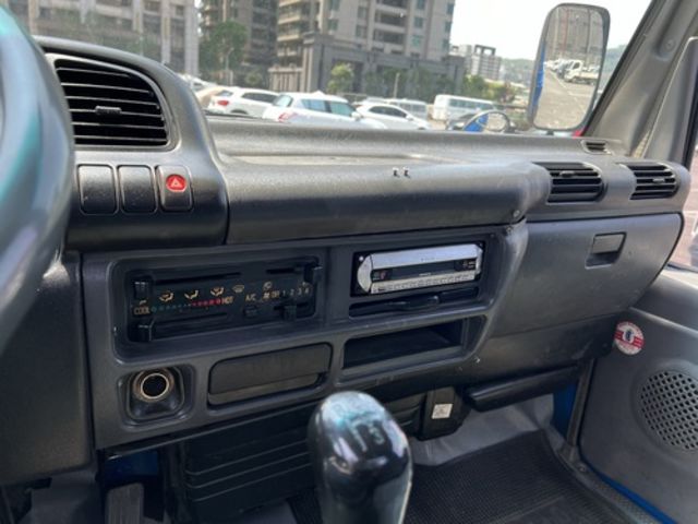 Isuzu ELF  第11張相片