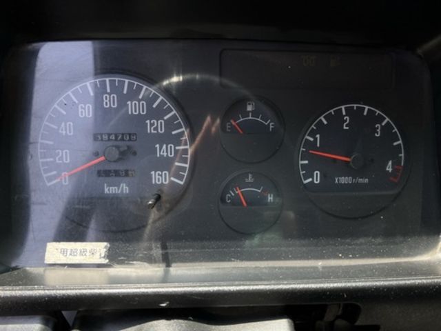 Isuzu ELF  第13張相片