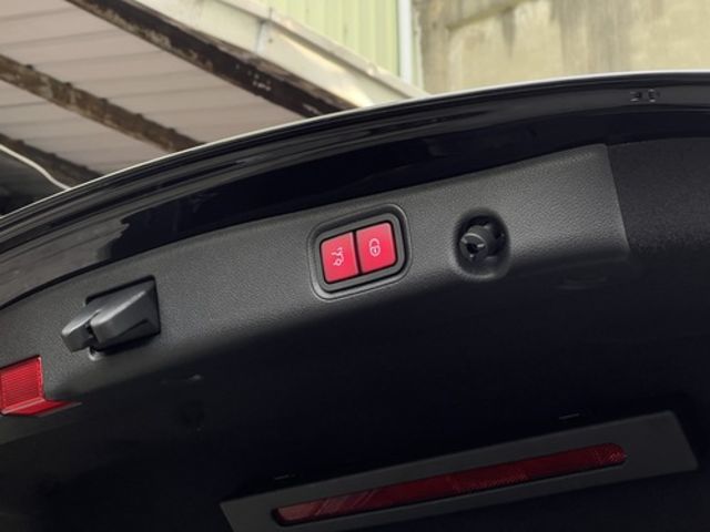 M-Benz 賓士 E200  第7張相片