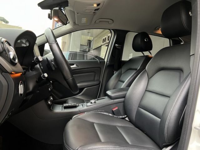 M-Benz 賓士 B180  第5張相片