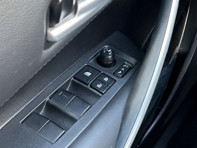 Toyota 豐田 COROLLA ALTIS HYBRID  第11張相片