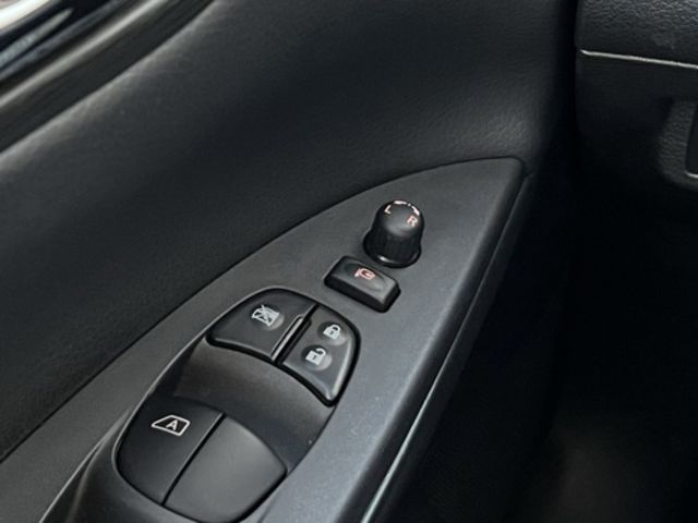 NISSAN日產 TIIDA  第12張相片