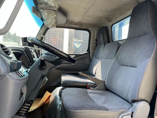 MITSUBISHI三菱 CANTER  第8張相片