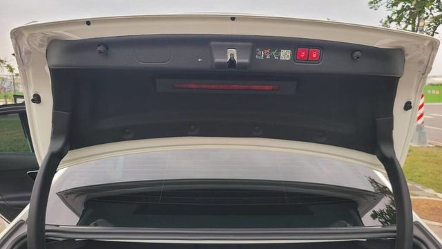 M-BENZ賓士 C200  第9張相片