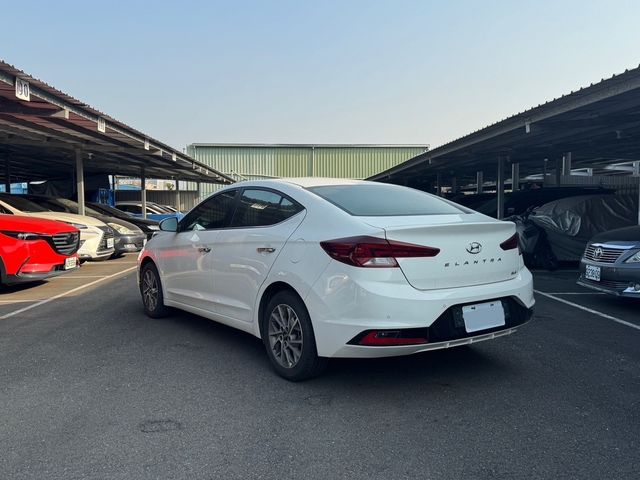 HYUNDAI現代 ELANTRA  第3張相片
