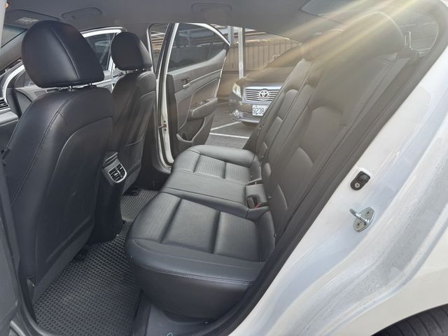 HYUNDAI現代 ELANTRA  第7張相片