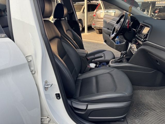 HYUNDAI現代 ELANTRA  第11張相片